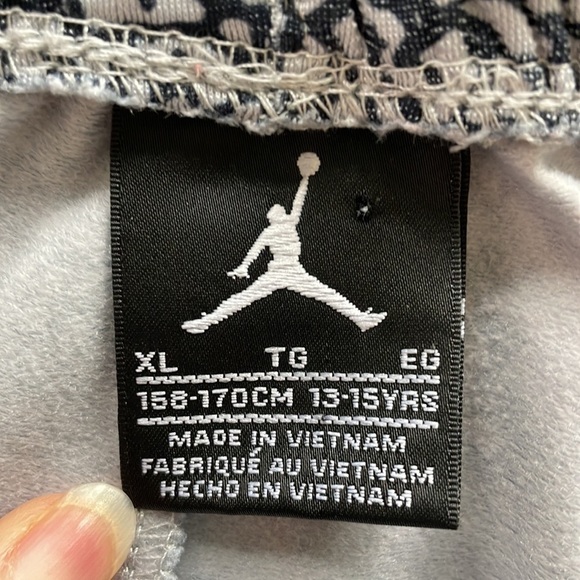 ⭐️HP⭐️ SzXL Youth Jordan Light Weight Black/Grey Patterned Joggers VGUC - Picture 5 of 6